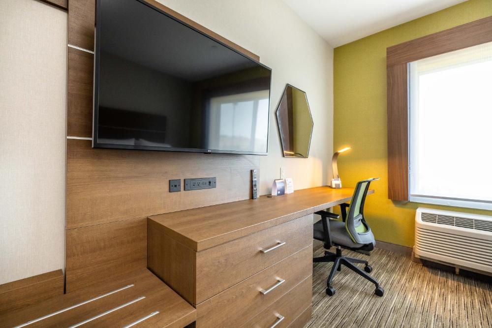 Standard King Room interior