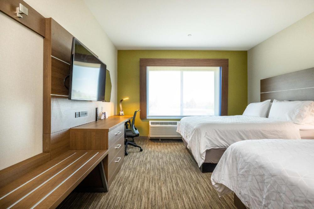 Standard Room with Two Queen Beds interior