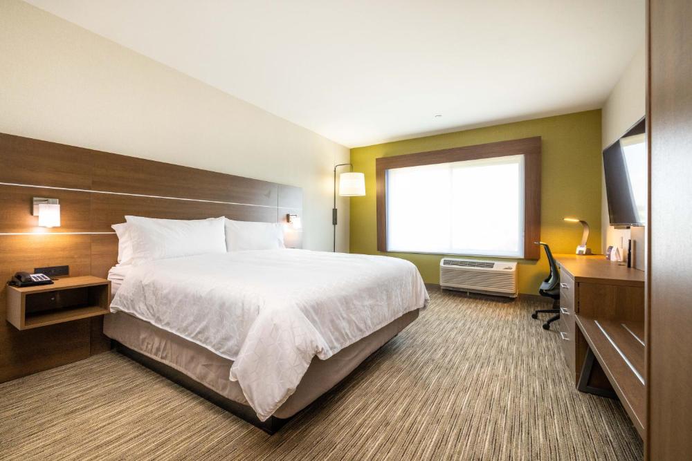 King Room - Mobility Access/Hearing Accessible interior